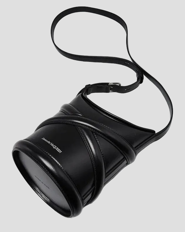 Borsa a tracolla nera in pelle dal design cilindrico con dettagli intrecciati eleganti