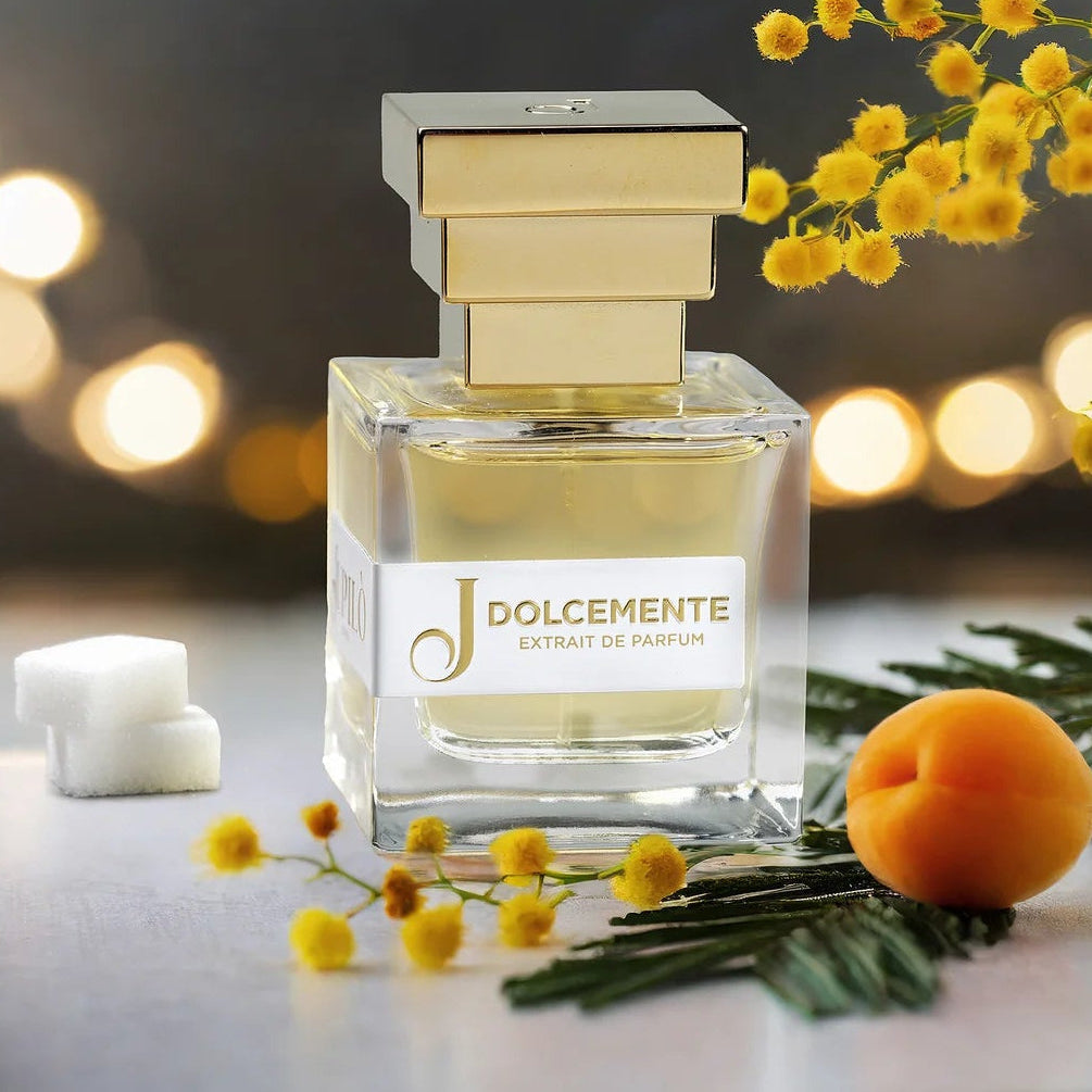 Flacone di profumo Dolcemente con tappo oro, mimosa, albicocca e zollette di zucchero
