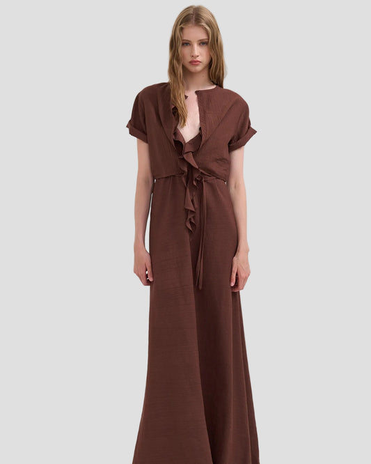 Abito fluido marrone da donna con balza frontale, maniche corte, stile elegante