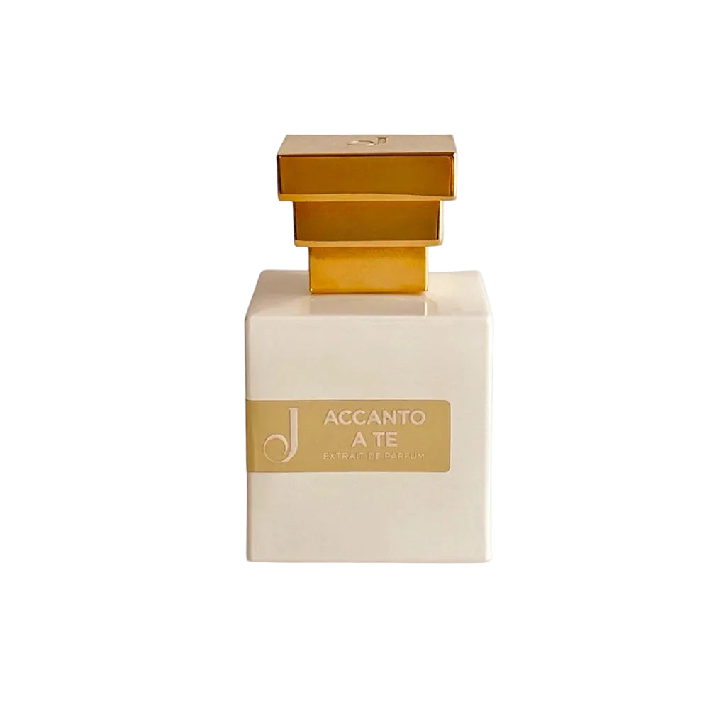 Flacone Accanto a Te Extrait de Parfum elegante, con tappo dorato e design raffinato