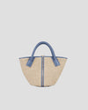 Borsa in rafia beige con manico  in pelle intrecciato e dettagli azzurri, accessorio moda donna elegante.