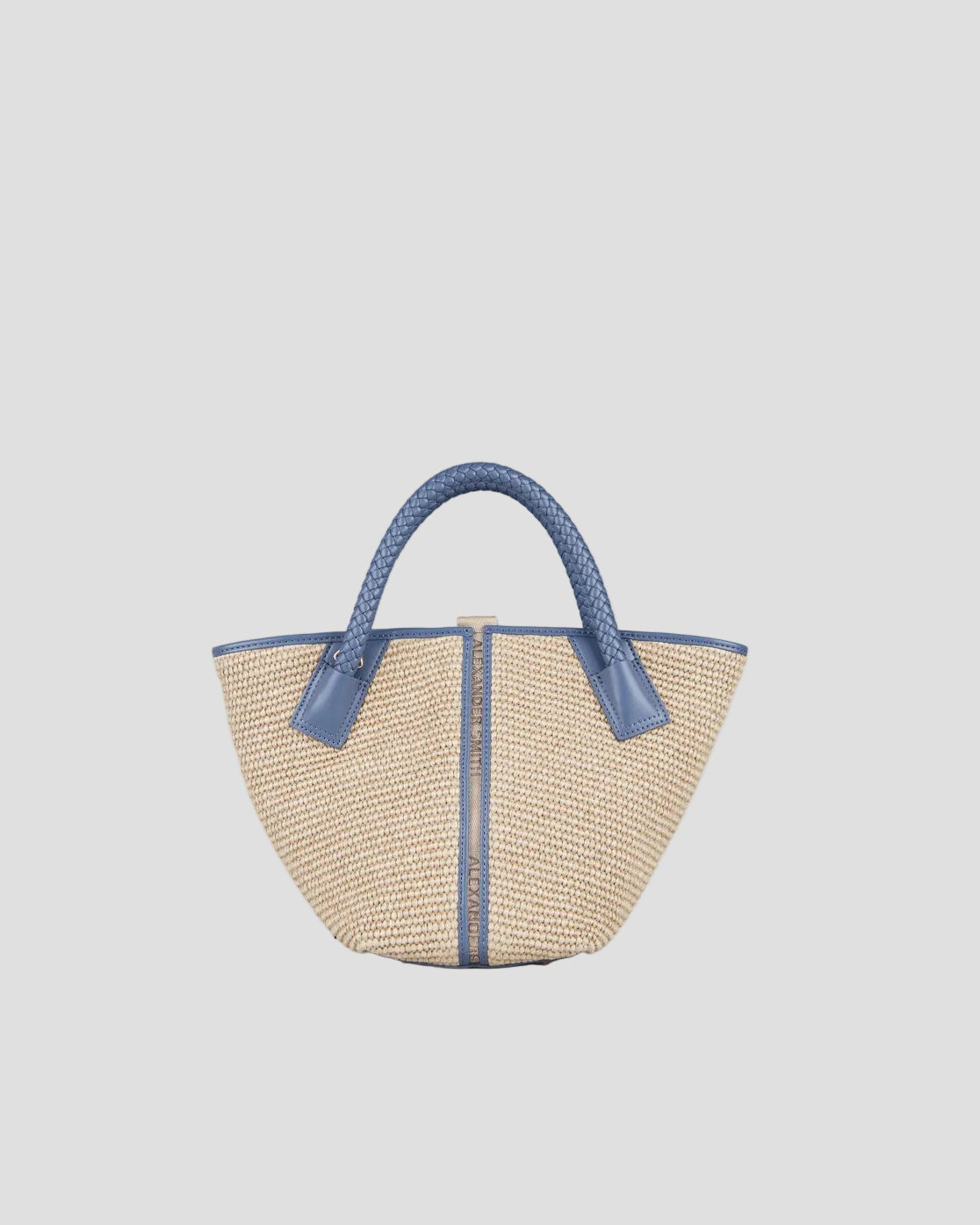 Borsa in rafia beige con manico  in pelle intrecciato e dettagli azzurri, accessorio moda donna elegante.