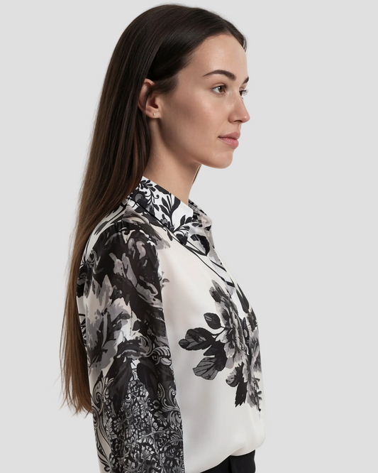 Vista laterale della camicia "Ethereal Bloom" che mostra il volume della manica a palloncino decorata e la trasparenza leggera del tessuto.