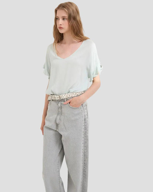 Jeans relaxed fit grigi da donna con strass laterali, cintura intrecciata bianca